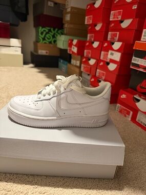 Nike Kids White Low-Top Leather Sneakers